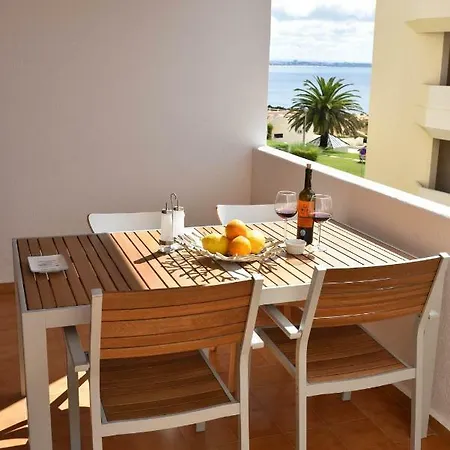 Atlantic Breeze Flat, Near D. Ana Beach & Centre Apartament