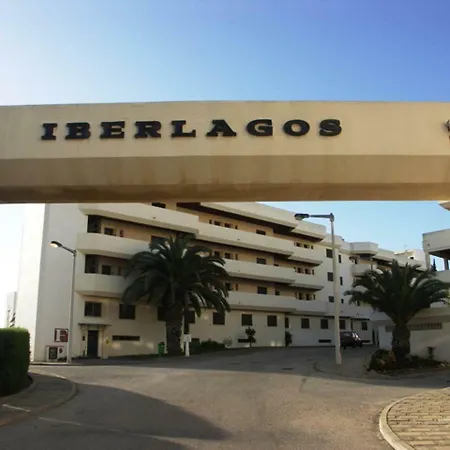 Atlantic Breeze Flat, Near D. Ana Beach & Centre Apartament *