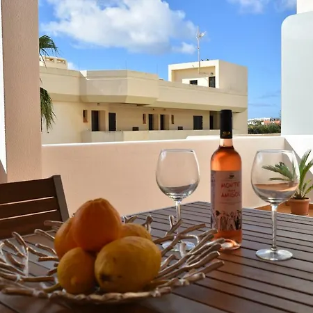 Atlantic Breeze Flat, Near D. Ana Beach & Centre Apartament