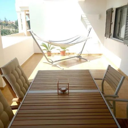 Atlantic Breeze Flat, Near D. Ana Beach & Centre Apartament