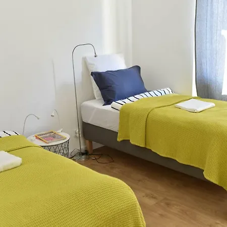 Atlantic Breeze Flat, Near D. Ana Beach & Centre Apartamento
