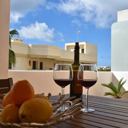 Apartamento Atlantic Breeze Flat, Near D. Ana Beach & Centre *